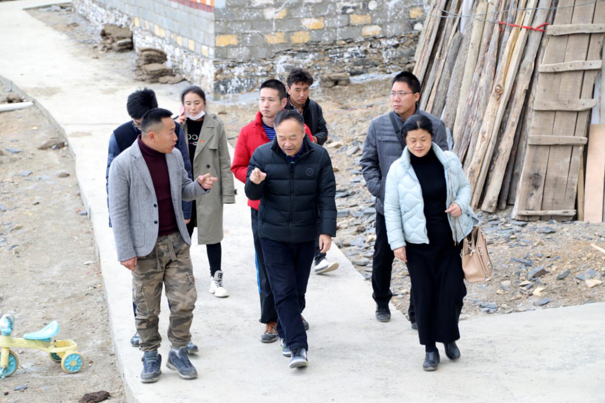 党委书记李建川考察指导扶贫工作