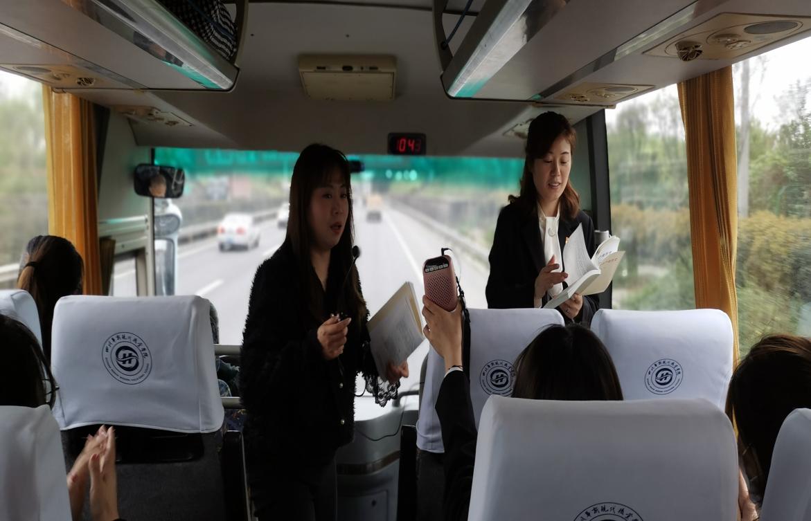 说明: 两位书记领学