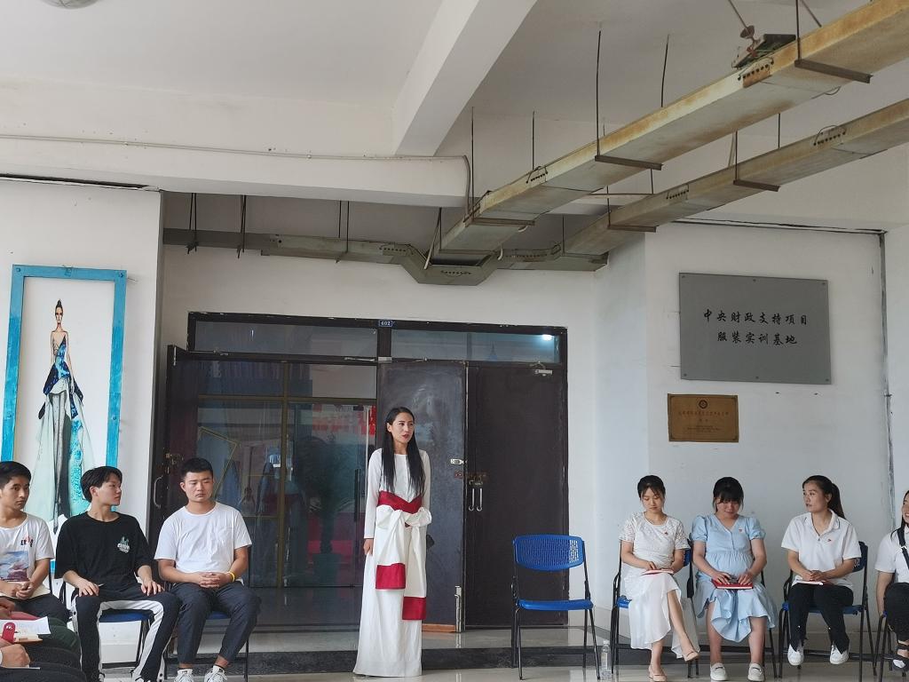 少数民族同学代表发言