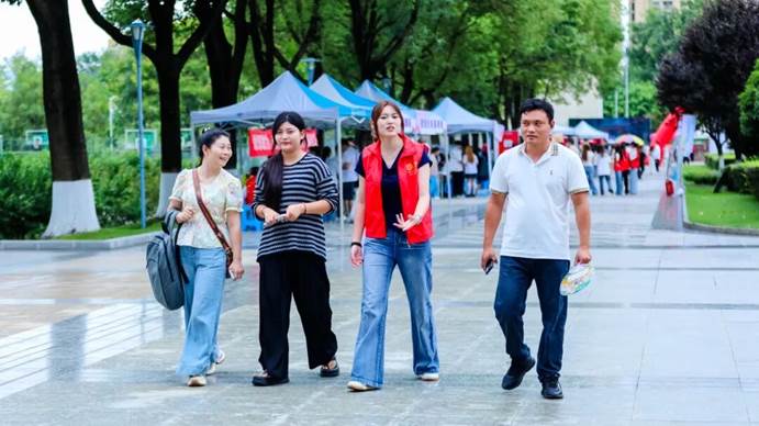 F2AE27C56AD4E889DA557BD76C829BEC