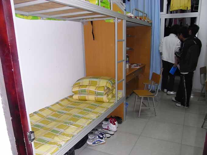 检查小组检查洗漱间等卫生死角