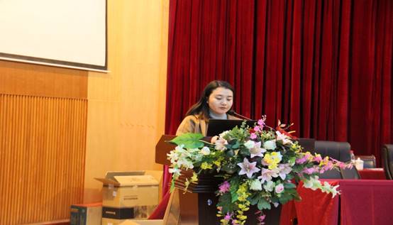 说明: E:\党校\十八期党校\十八期党校培训开学典礼照片\十八期党校培训开学典礼\IMG_4076.JPG