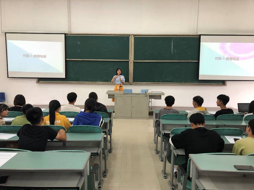 图片包含 室内, 人员, 场景, 笔记本电脑描述已自动生成